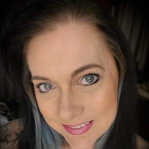 Meet your Posher, Deena